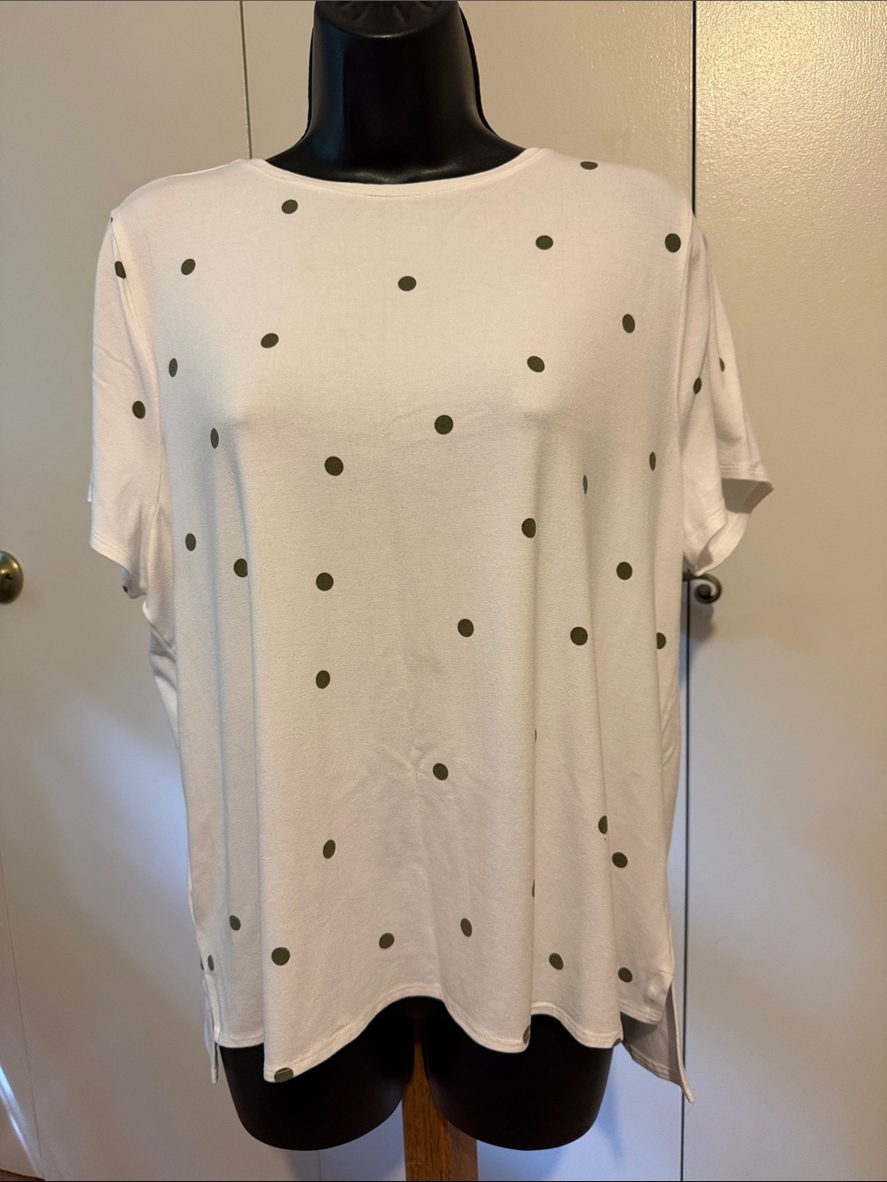 Womn’s Alfani White Polka Dot Short Sleeve Top